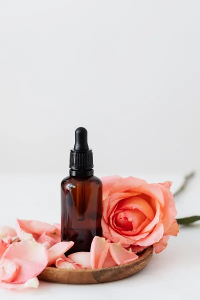 4 Reasons to Incorporate Rosehip Oil Into Your Skincare Routine